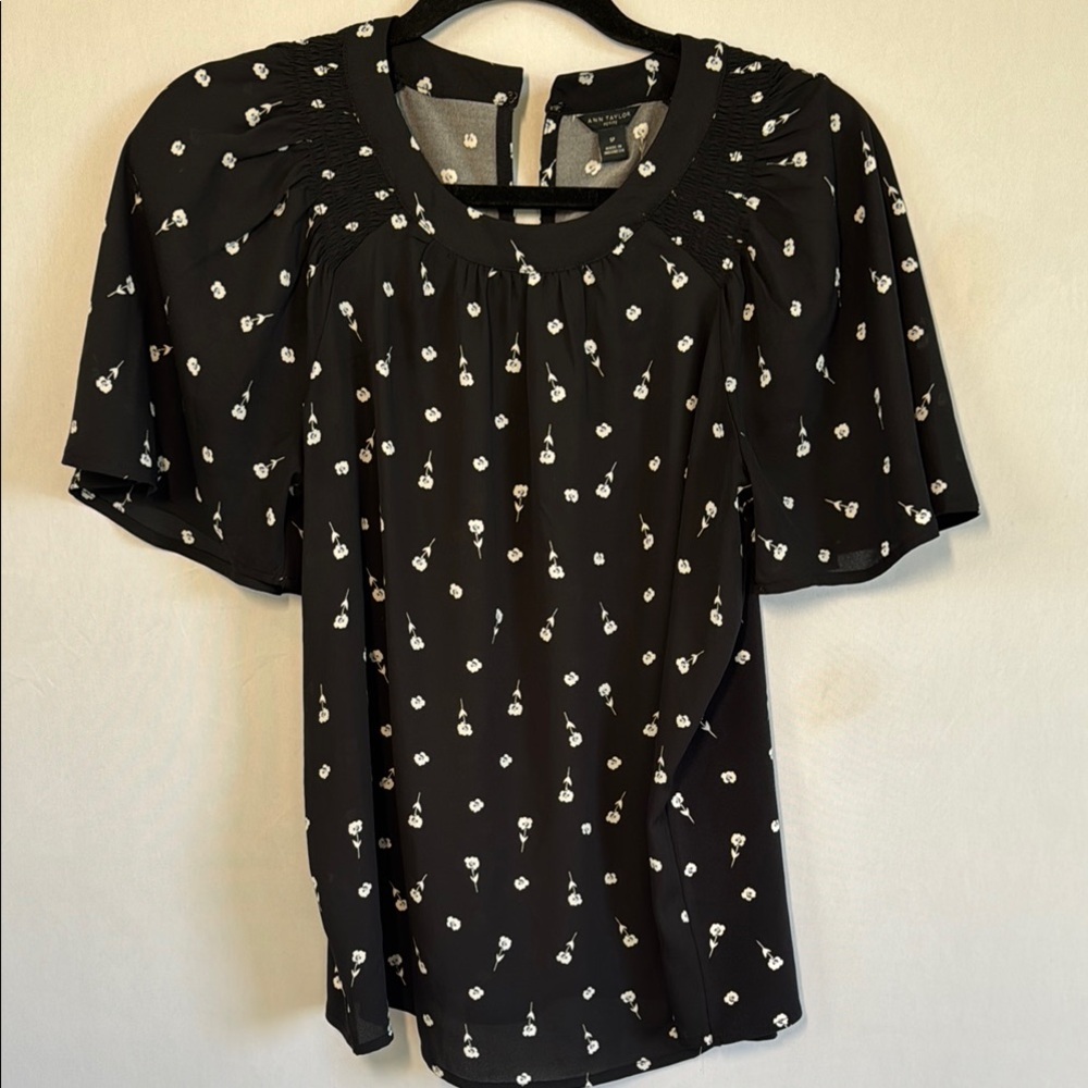 Ann Taylor Petite‎ Black Blue Floral Puff Sleeve Blouse SP Smocked NWOT Ditsy